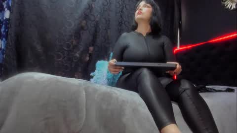 Miss online show from January 6, 8:39 pm