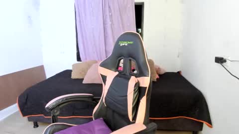 Snapshot of ginger_sweetty chatting on February 16, 12:41 am Ginger online show from February 16, 12:41 am