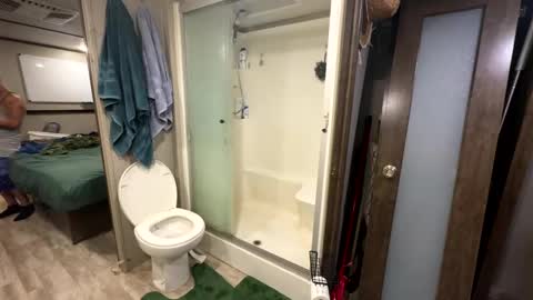 gingerbear3742 online show from October 7, 5:26 am