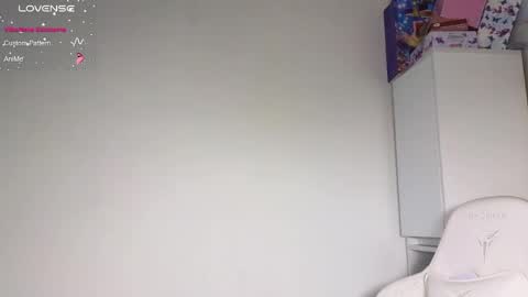 gingercute17 online show from April 23, 5:19 am