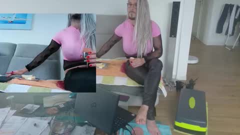 Snapshot of gingerpink1911 chatting on November 24, 10:15 am GingerPink online show from November 24, 10:15 am