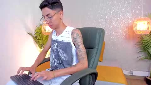 Snapshot of gio_carangi chatting on February 22, 4:02 am Gio Carangi online show from February 22, 4:02 am