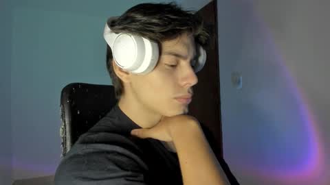 Snapshot of gio_russo chatting on October 24, 4:20 am GioRusso online show from October 24, 4:20 am