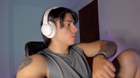 Snapshot of gio_russo chatting on December 5, 12:41 am GioRusso online show from December 5, 12:41 am