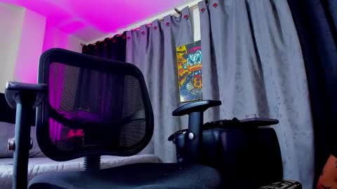 GIOMAR REYES online show from February 15, 7:51 am