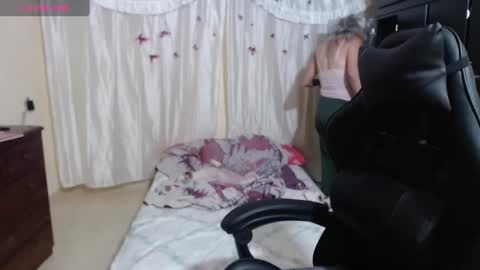 Snapshot of giorgia_xue53 chatting on February 23, 1:02 am Mary online show from February 23, 1:02 am