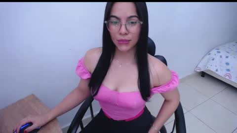 Snapshot of giorivera199 chatting on December 3, 2:03 am GIO RIVERA online show from December 3, 2:03 am