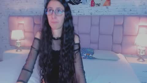 Snapshot of girafmusic chatting on November 14, 1:32 pm GirafMusic online show from November 14, 1:32 pm