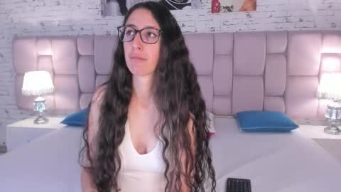 Snapshot of girafmusic chatting on November 19, 1:11 pm GirafMusic online show from November 19, 1:11 pm