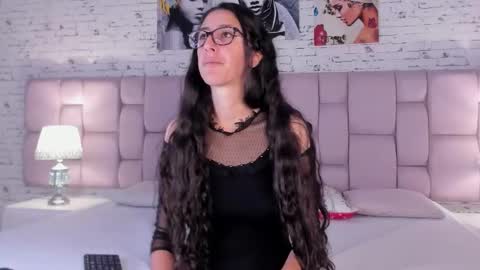 Snapshot of girafmusic chatting on November 21, 1:10 pm GirafMusic online show from November 21, 1:10 pm