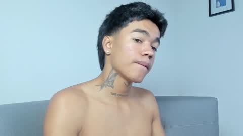 Snapshot of giraldo_giraldo chatting on January 18, 2:02 pm Giraldo online show from January 18, 2:02 pm