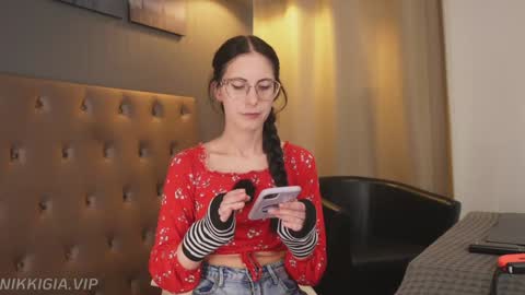 Nikki online show from November 16, 2:22 pm