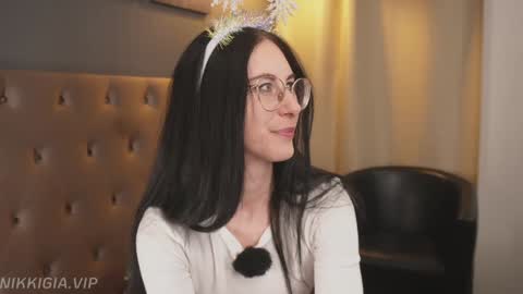 Nikki online show from December 4, 4:16 pm