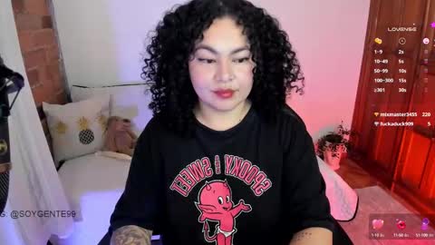 Snapshot of girl_inline chatting on March 3, 12:15 am girl_inline online show from March 3, 12:15 am