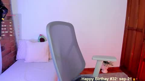 Snapshot of girl_inline chatting on September 9, 11:59 pm girl_inline online show from September 9, 11:59 pm