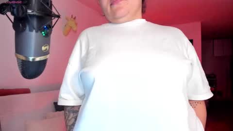 Snapshot of girl_inline chatting on September 17, 12:12 am girl_inline online show from September 17, 12:12 am