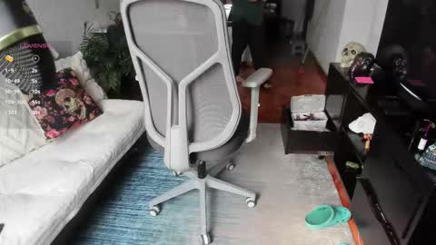 Snapshot of girl_inline chatting on October 12, 7:24 pm girl_inline online show from October 12, 7:24 pm