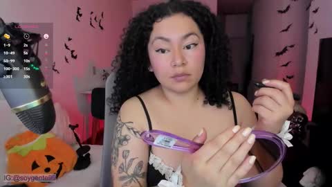 Snapshot of girl_inline chatting on November 1, 12:01 am girl_inline online show from November 1, 12:01 am