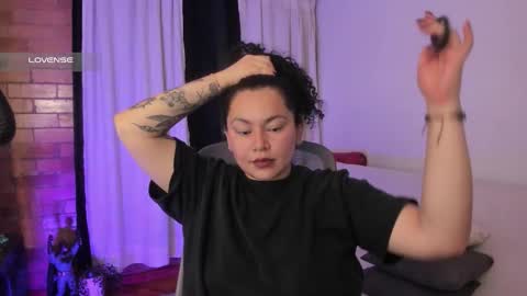 Snapshot of girl_inline chatting on November 18, 12:49 am girl_inline online show from November 18, 12:49 am