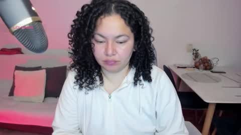 Snapshot of girl_inline chatting on November 24, 12:32 am girl_inline online show from November 24, 12:32 am