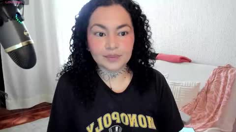 girl_inline online show from February 7, 6:55 pm