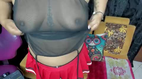 Snapshot of girl_luna_ chatting on October 18, 7:03 pm girl_luna_ online show from October 18, 7:03 pm