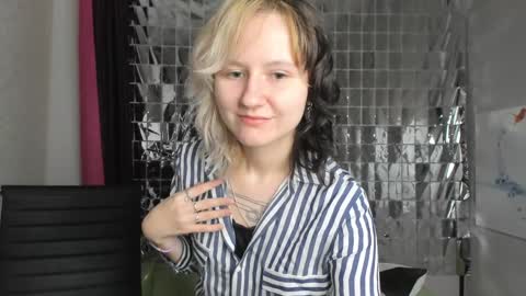 girl_next_doorr online show from January 19, 12:39 pm