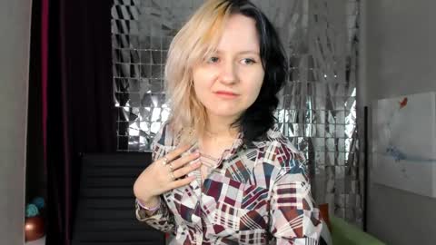 girl_next_doorr online show from January 25, 12:16 pm