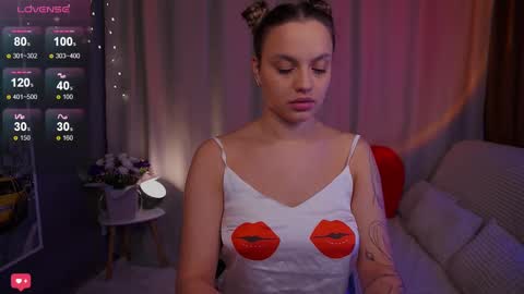 Snapshot of girl_peach_ chatting on February 11, 6:55 pm Kate online show from February 11, 6:55 pm