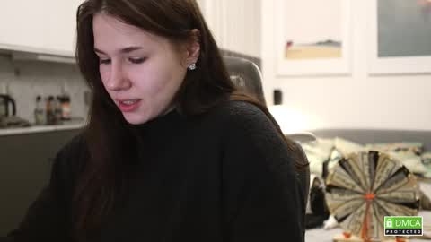 Snapshot of girl_u_never_met chatting on November 14, 5:33 pm Kristin online show from November 14, 5:33 pm