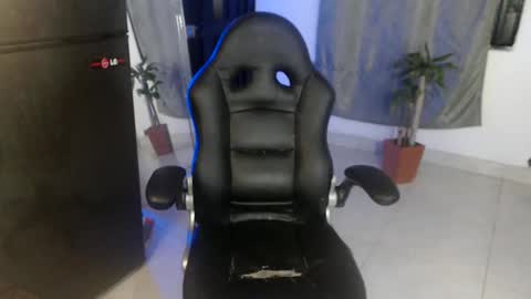 Snapshot of girlhot_tss chatting on February 6, 4:21 am Ariana Sophia. online show from February 6, 4:21 am