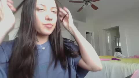 Snapshot of girlnextdoor702 chatting on January 1, 9:52 pm Jasmine online show from January 1, 9:52 pm