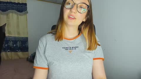 Snapshot of girlsativa chatting on December 19, 3:18 am Maze    Thumbs up online show from December 19, 3:18 am