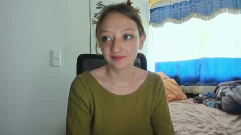 Snapshot of girlsativa chatting on December 24, 3:58 pm Maze    Thumbs up online show from December 24, 3:58 pm