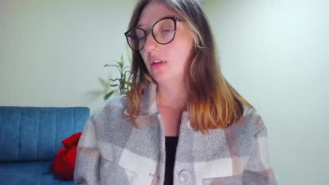 Snapshot of girlsativa chatting on January 9, 1:50 am Maze    Thumbs up online show from January 9, 1:50 am