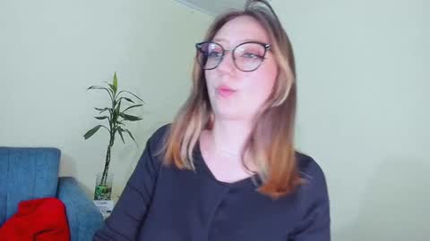 Snapshot of girlsativa chatting on January 10, 2:14 am Maze    Thumbs up online show from January 10, 2:14 am