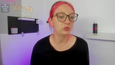 Snapshot of girlsativa chatting on October 22, 3:23 pm Maze    Thumbs up online show from October 22, 3:23 pm