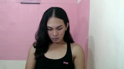 Snapshot of girlthatuneedxxx chatting on December 13, 3:05 am Rhaine online show from December 13, 3:05 am