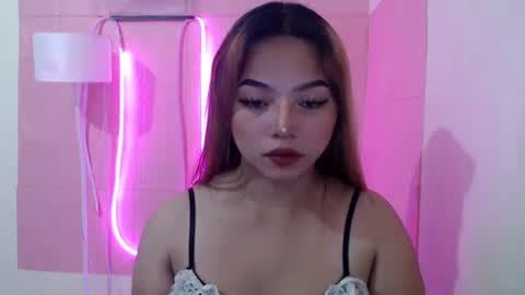 Snapshot of girlthatuneedxxx chatting on March 1, 4:04 am Rhaine online show from March 1, 4:04 am