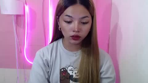 Snapshot of girlthatuneedxxx chatting on March 2, 5:44 am Rhaine online show from March 2, 5:44 am