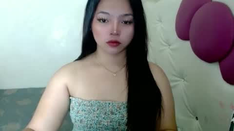 Snapshot of girlthatuneedxxx chatting on November 21, 8:40 pm Rhaine online show from November 21, 8:40 pm