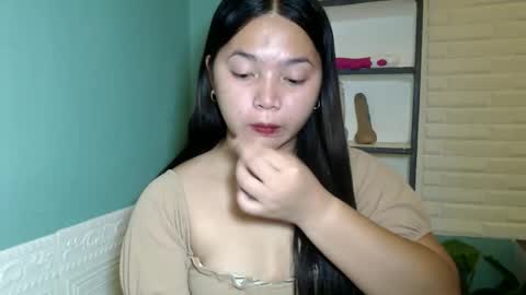 Snapshot of girlthatuneedxxx chatting on December 19, 7:54 pm Rhaine online show from December 19, 7:54 pm