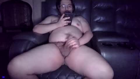 Snapshot of girthysausage904344 chatting on February 21, 9:02 am GirthySausage online show from February 21, 9:02 am