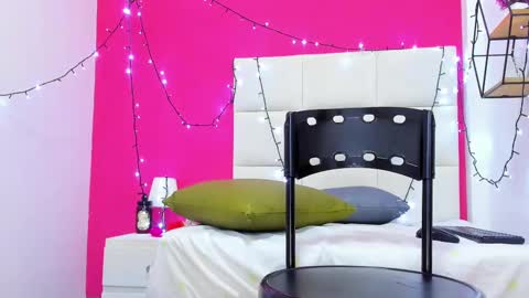 Snapshot of gisele_sexy69 chatting on March 8, 12:22 am Gisele online show from March 8, 12:22 am