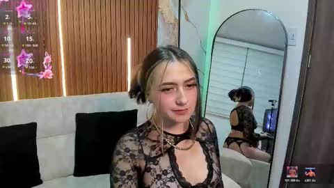 Snapshot of giselle_laurens_ chatting on February 16, 10:06 pm Giselle online show from February 16, 10:06 pm