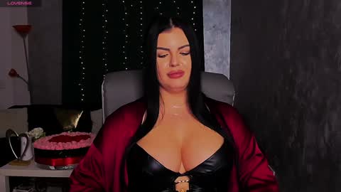 Giulia online show from December 3, 3:20 am