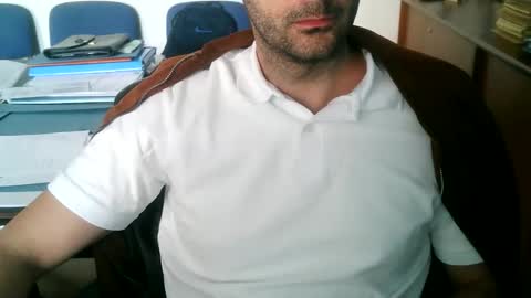 giuseppevai1 online show from April 14, 8:42 am