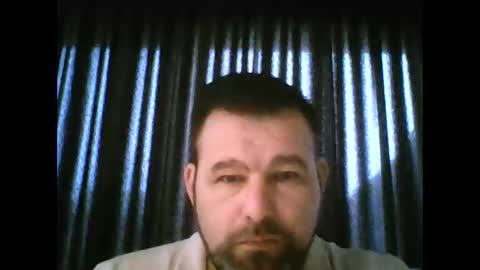 Snapshot of gjleeke chatting on February 1, 9:00 am guzz online show from February 1, 9:00 am