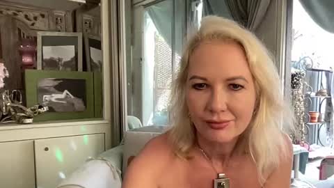 Snapshot of gl1tter_barbie chatting on September 13, 11:10 am Gl1tter Barbie online show from September 13, 11:10 am