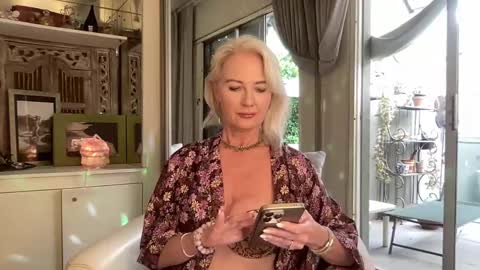 Snapshot of gl1tter_barbie chatting on November 19, 12:05 pm Gl1tter Barbie online show from November 19, 12:05 pm